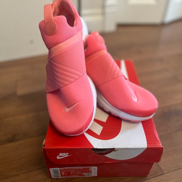 BNIB Nike Presto 8.5 womens/ 7Y - Picture 2 of 3